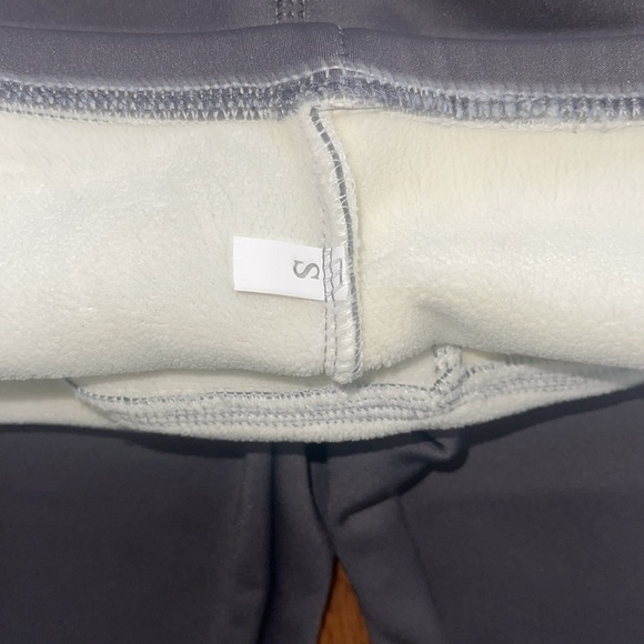 NWOT Soft.Clouds Fleece Lined Grey Leggings Size Small - Picture 2 of 4